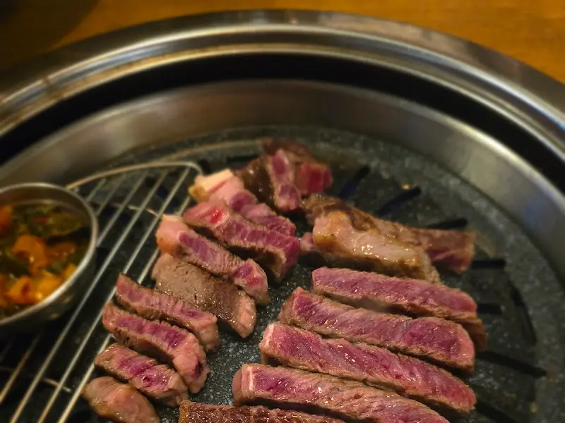 잘 구워진 고기의 단면