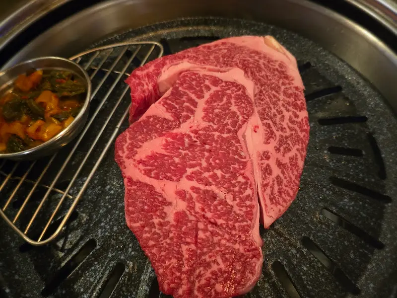 마블링이 돋보이는 고기