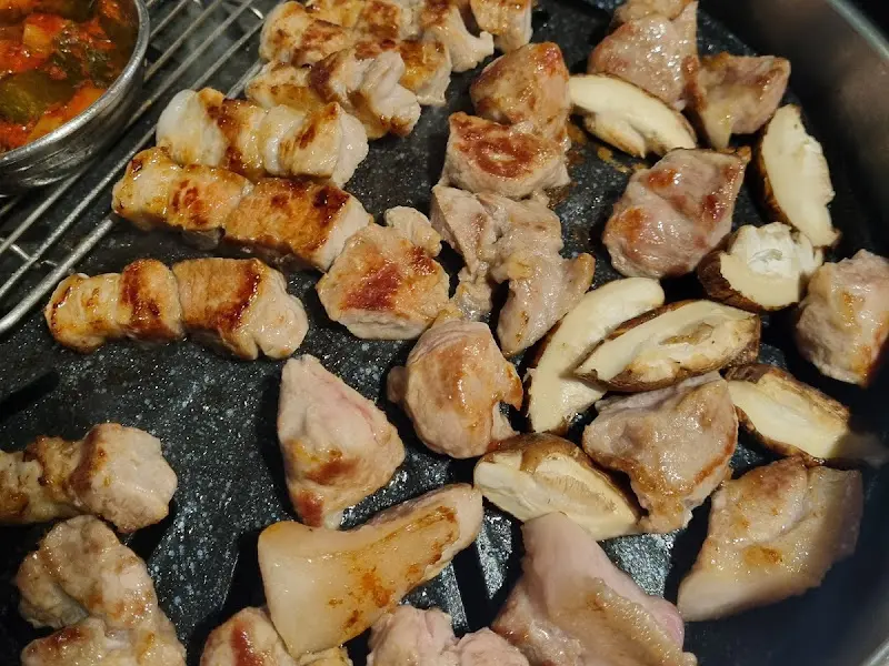 잘 구워진 고기