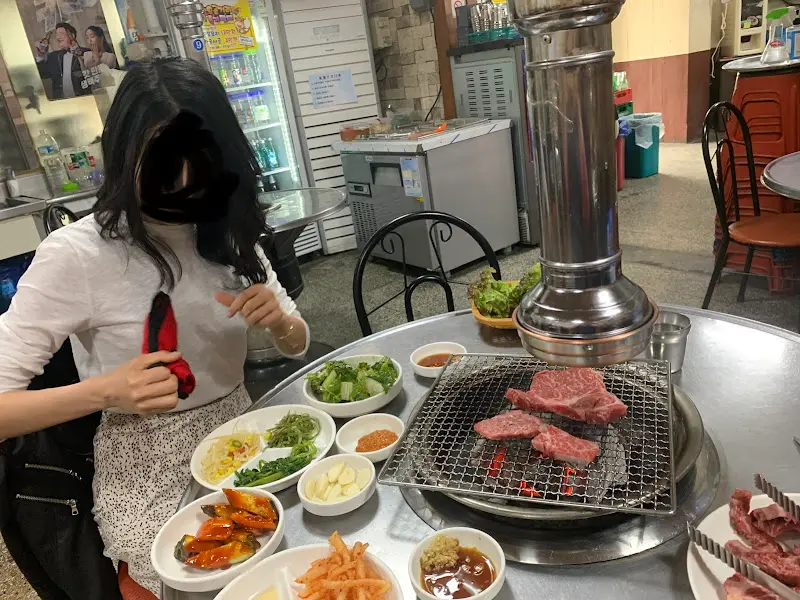 푸짐하게 차려진 밑반찬