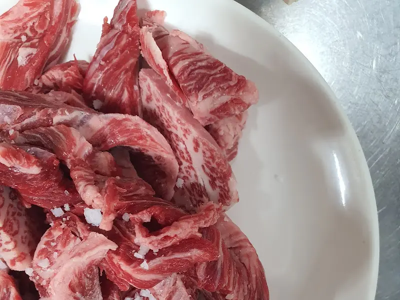 소금 뿌려진 소갈비살