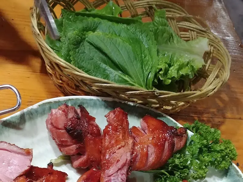 오리 훈제와 쌈 채소