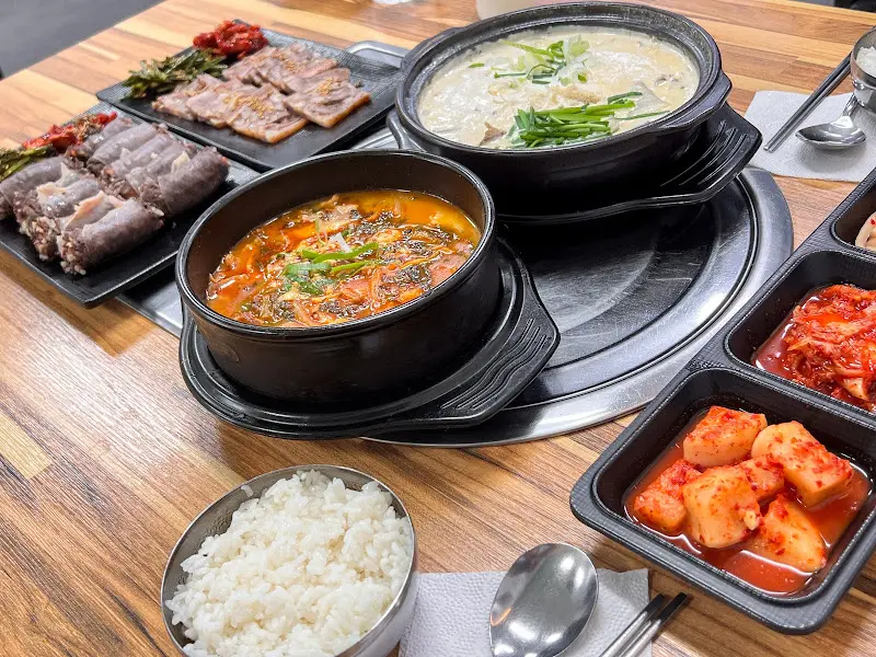 크림 순대국, 얼큰 시래기 순대국, 편육 한 상 차림