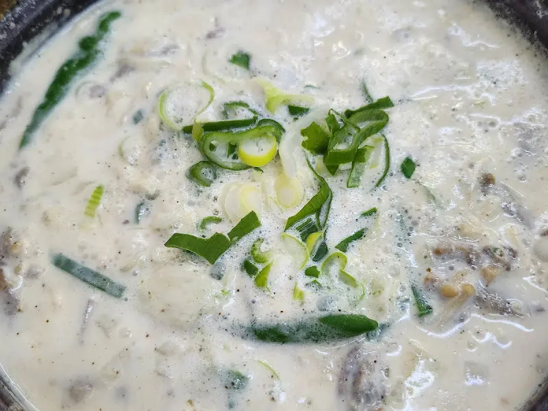 크림 순대국 국물 클로즈업