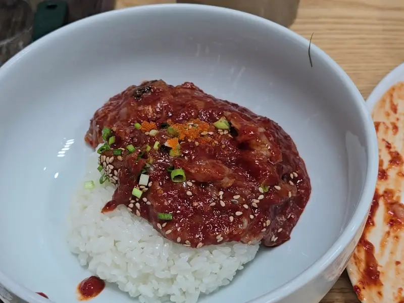 밥 위에 꽃게살