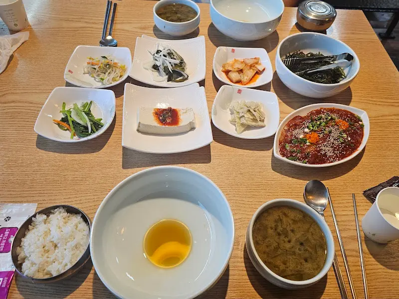 해초비빔밥과 톳된장국