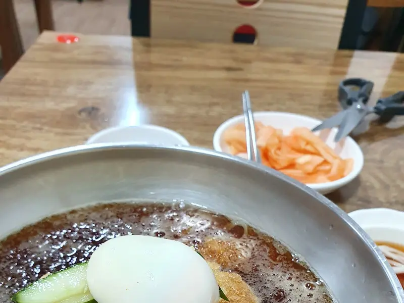 물밀면 곱빼기의 모습