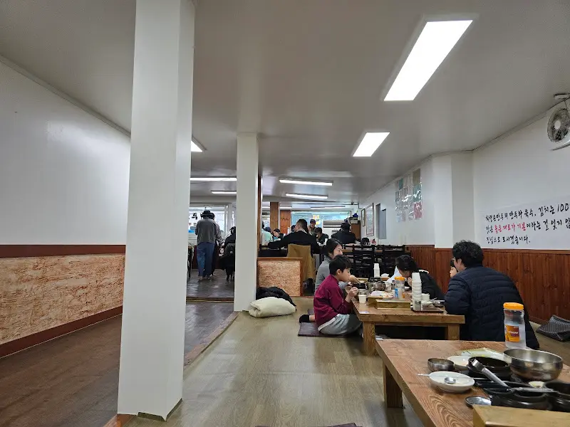 회령손만두국 내부