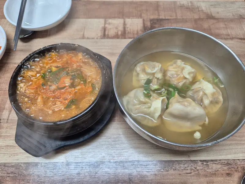 회령손만두국 전경