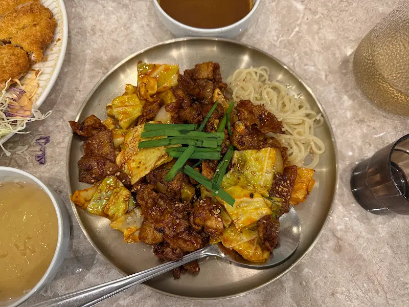 통낙지볶음과 쫄면사리