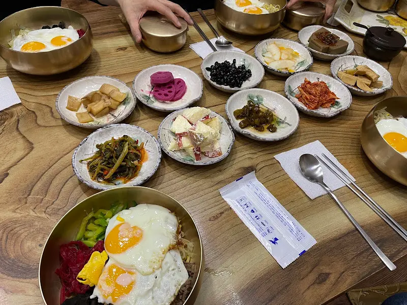 정갈하게 차려진 한 상