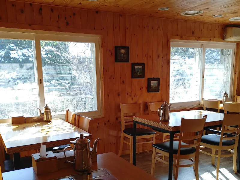 따뜻한 분위기의 내부 인테리어