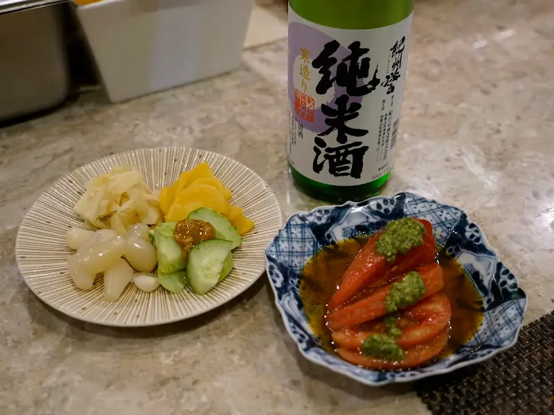 사케와 곁들인 맛있는 음식들