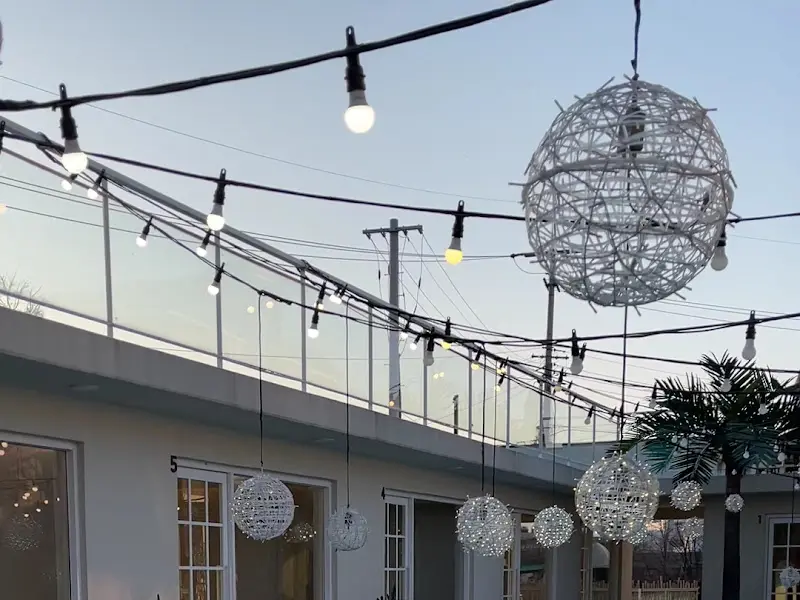 저녁 무렵 할로하우디 야외 전경