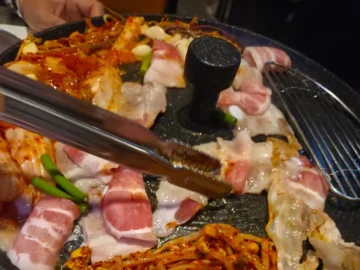 불금에 과학적 냉삼 탐구: 레트로 감성 가득한 싼** 맛집 탐험기