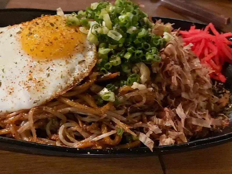 윤기가 자르르 흐르는 야끼소바