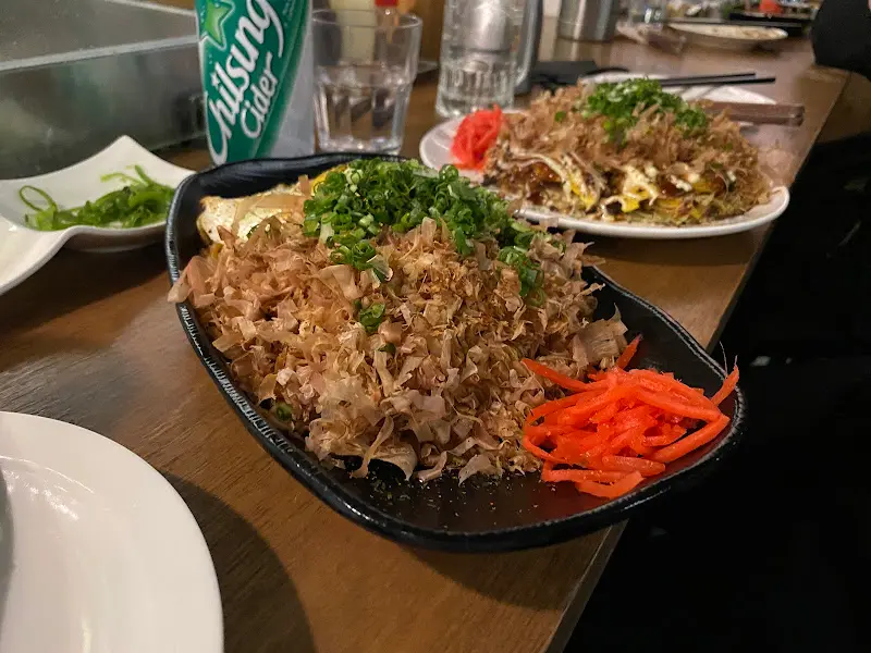 테이블 위에 놓인 야끼소바