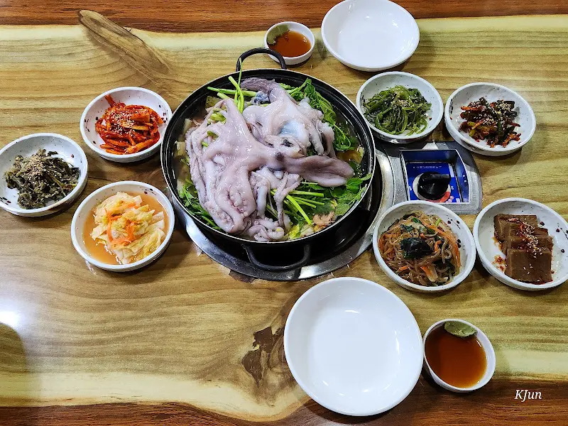 푸짐한 낙지갈비전골 한 상 차림