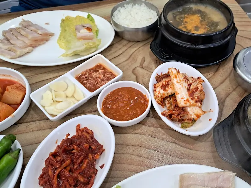 푸짐한 보쌈 정식 한 상 차림