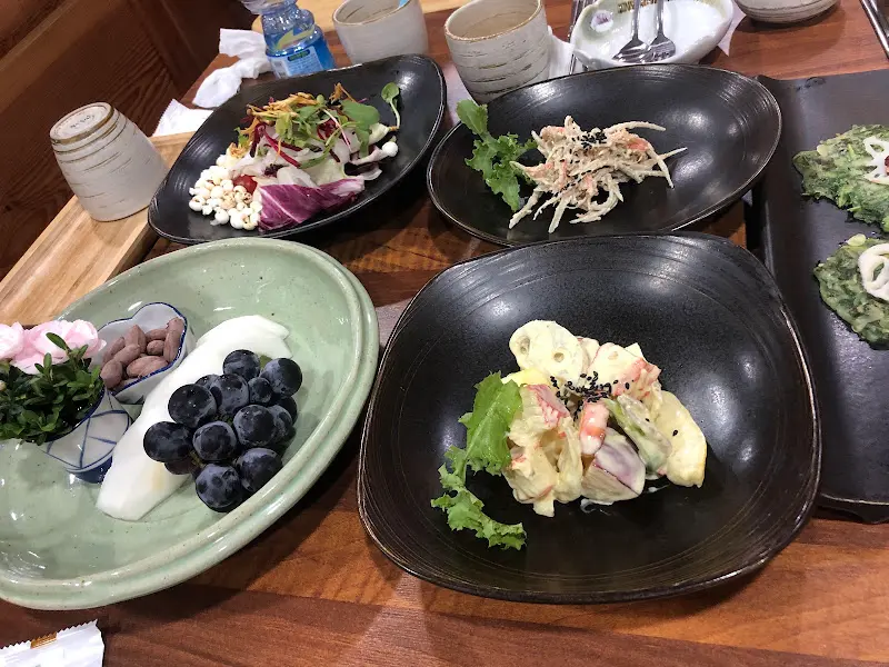 다채로운 반찬들