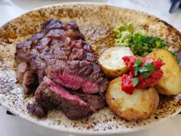 밤리단길 숨은 보석, 업스테어키친에서 맛본 레전드 스테이크 맛집