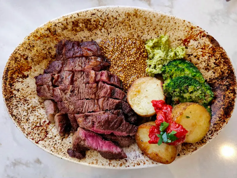 살치살 스테이크 전체샷