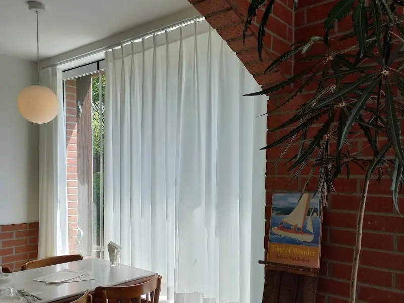 넓은 창가 좌석