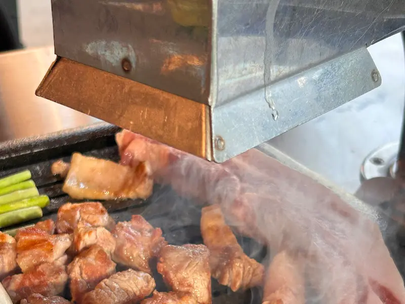 고기 굽는 모습