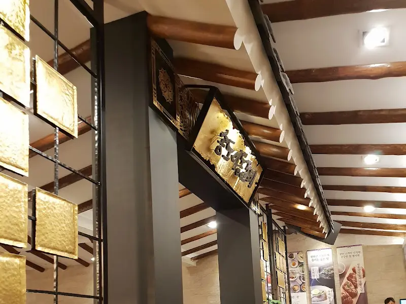 식당 내부 인테리어