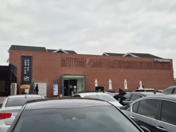 사천 힙스터 맛집, 삼천포 해변을 굽는 숯불 향기