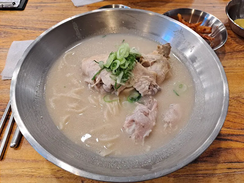 닭칼국수 전체샷