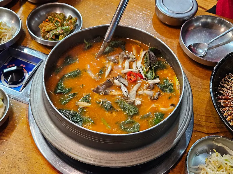 끓고 있는 어죽의 모습