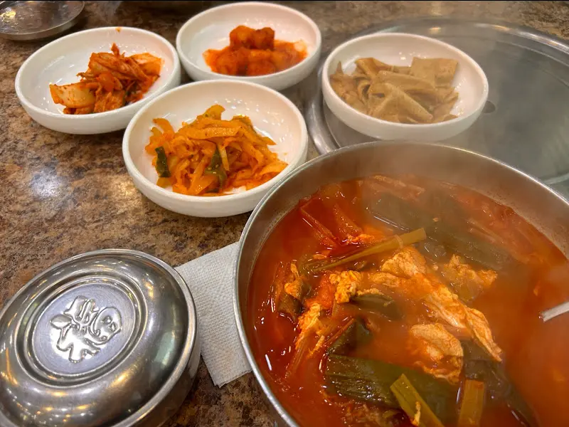 송륵 육개장과 밑반찬