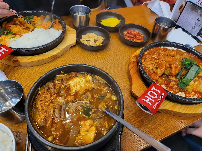 김치볶음밥과 묵은지김치찜