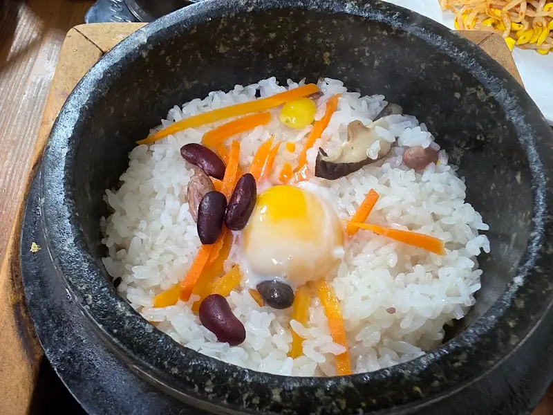 돌솥비빔밥 근접샷