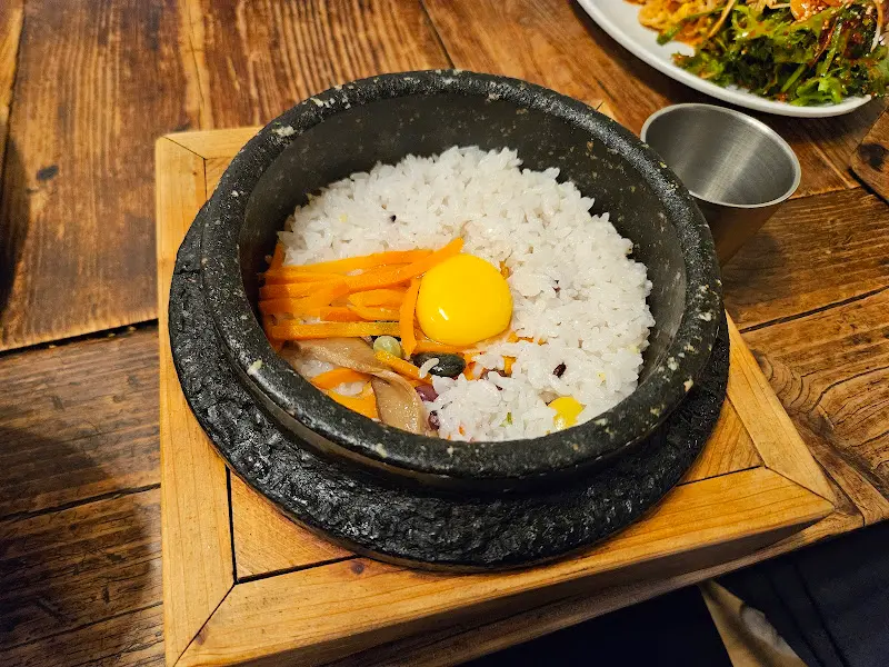 돌솥비빔밥