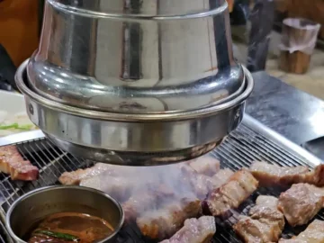 돌다리 넘어 찾아낸 구리 향토 “맛집”, 정진식당에서 오겹살의 과학을 탐구하다