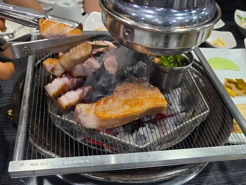 직원분이 직접 구워주는 오겹살