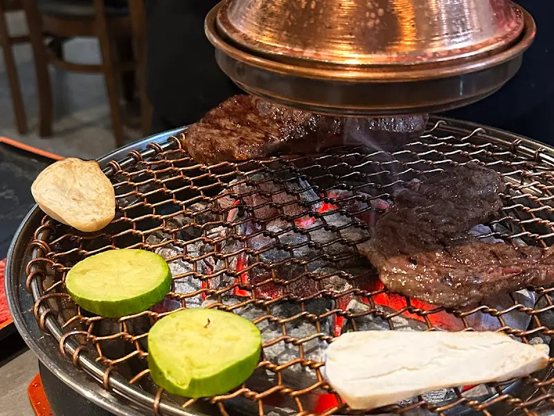 숯불에 구워지는 한우