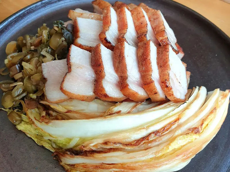 윤기가 흐르는 수육