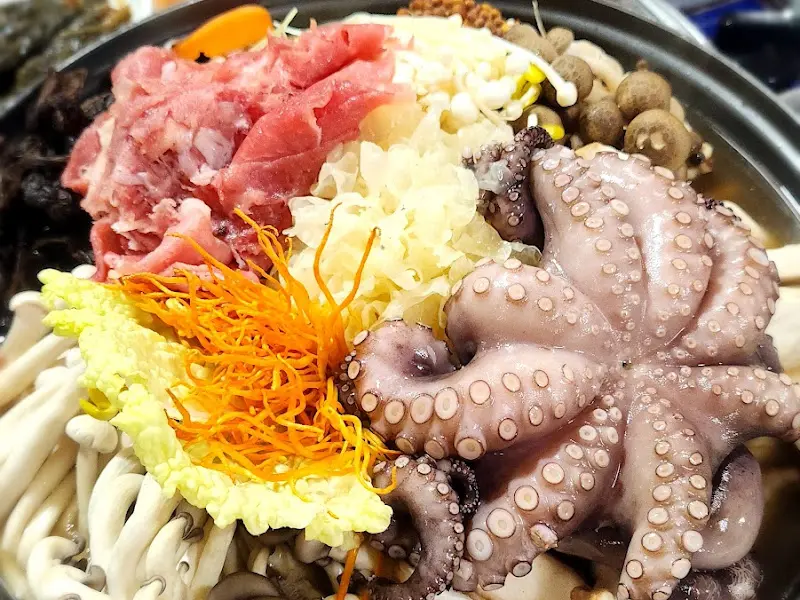 능이버섯, 낙지, 소고기의 조화