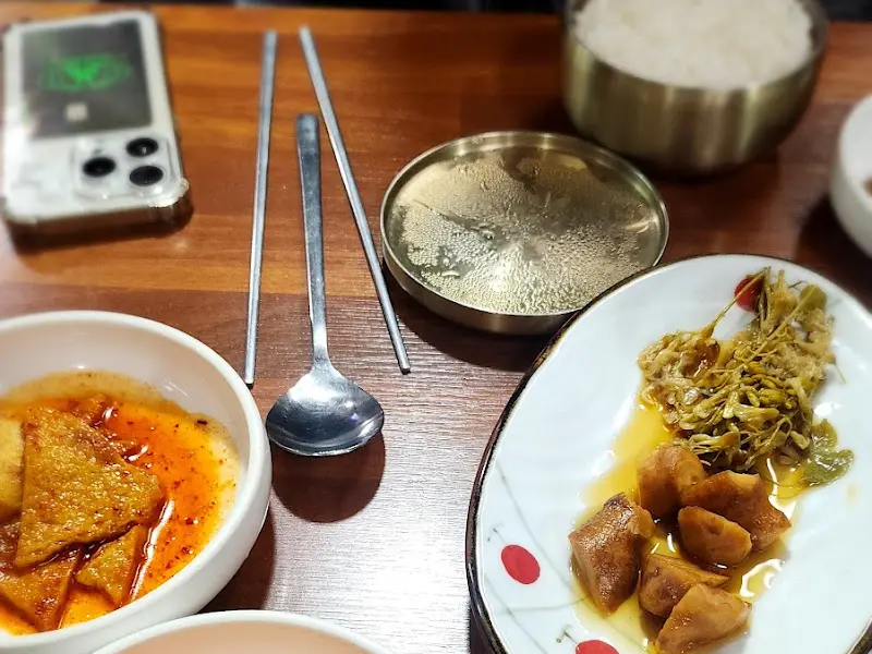 정갈하게 담긴 밑반찬