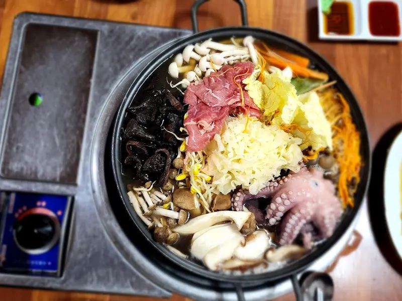 능이버섯전골 끓는 모습