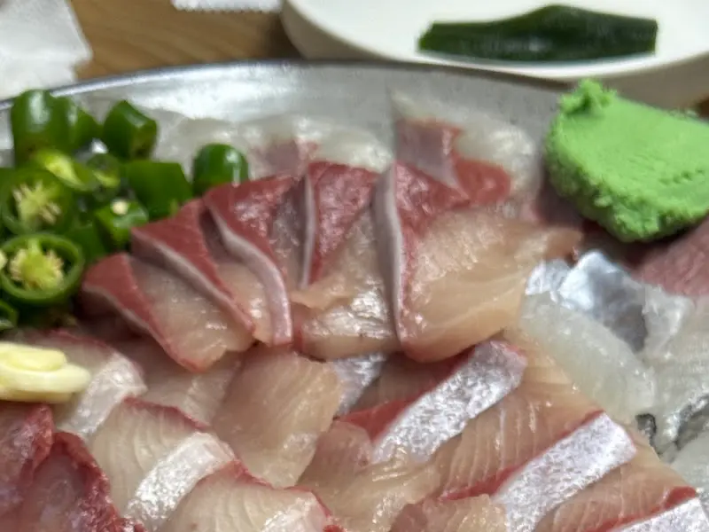 싱싱한 회와 쌈장의 조화