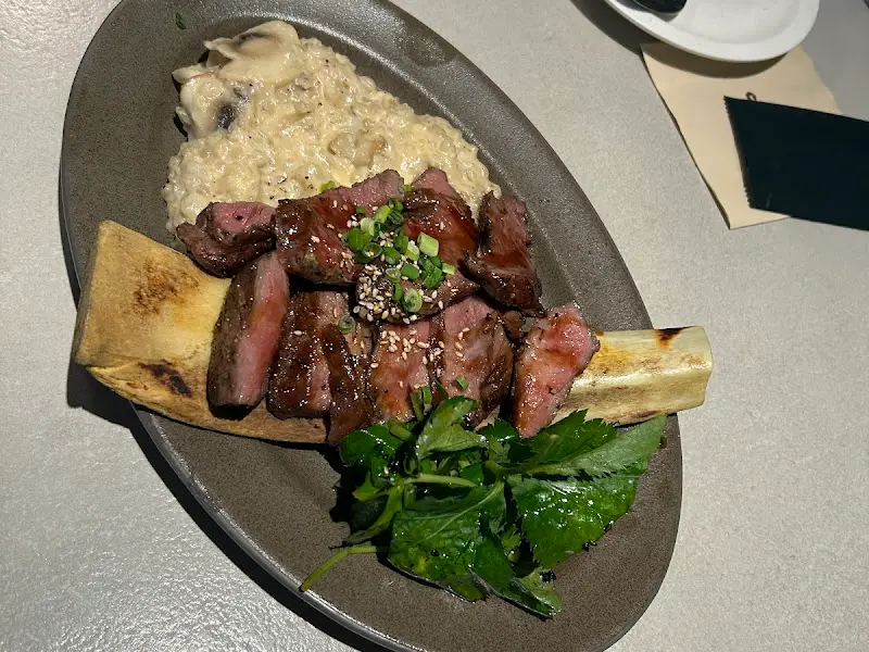 심퍼티쿠시의 본앤메로우 스테이크