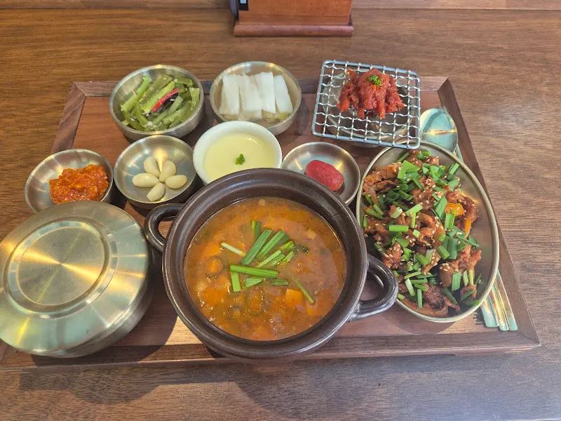 제육된찌정식 한상차림