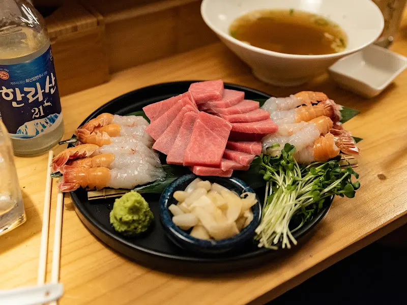 숙성 참치회와 딱새우회, 무국 한 상 차림