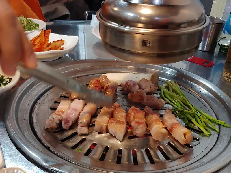 구워지고 있는 흑돼지