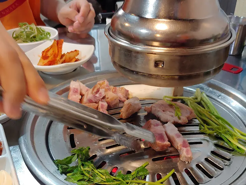 구워지고 있는 흑돼지