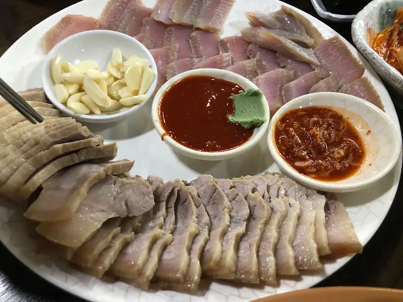 홍어 삼합의 아름다운 자태